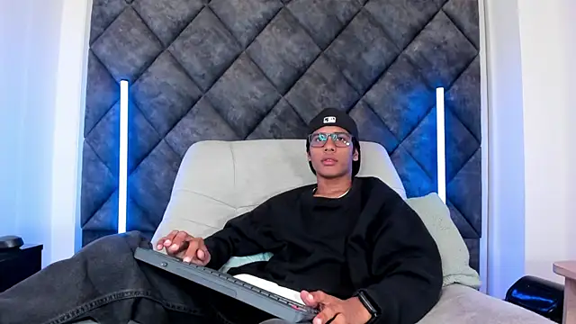 LiamKron online show from May 12, 11:51 am