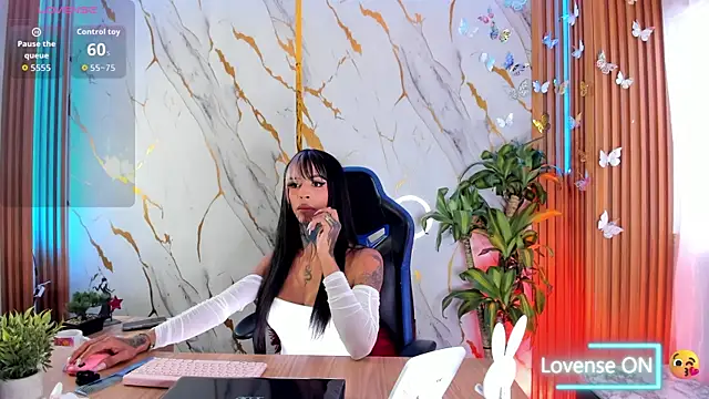 Snapshot of Dafne_kee chatting on June 22, 3:20 pm Dafne kee online show from June 22, 3:20 pm