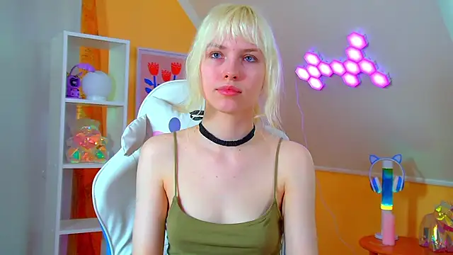 HannahHollis online show from June 5, 9:04 am