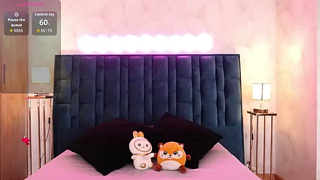 NicoleeNash online show from April 23, 5:19 am