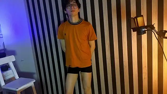Snapshot of Twink_Sebas7 chatting on April 16, 12:28 pm Twink Sebas7 online show from April 16, 12:28 pm