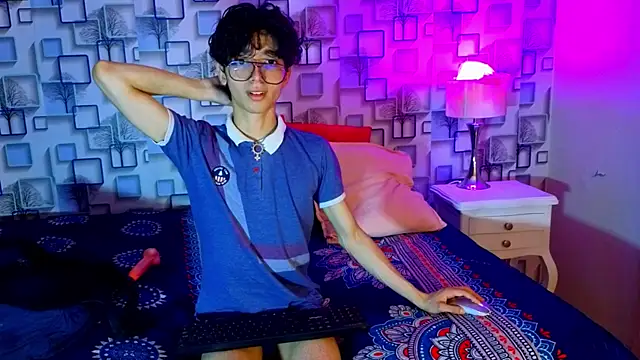 Snapshot of Twink_Sebas7 chatting on April 23, 12:29 pm Twink Sebas7 online show from April 23, 12:29 pm