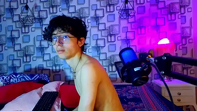 Snapshot of Twink_Sebas7 chatting on April 25, 1:41 pm Twink Sebas7 online show from April 25, 1:41 pm