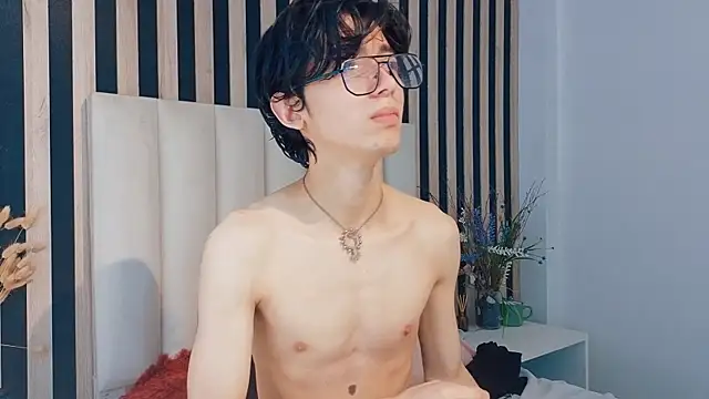 Snapshot of Twink_Sebas7 chatting on May 10, 12:10 pm Twink Sebas7 online show from May 10, 12:10 pm