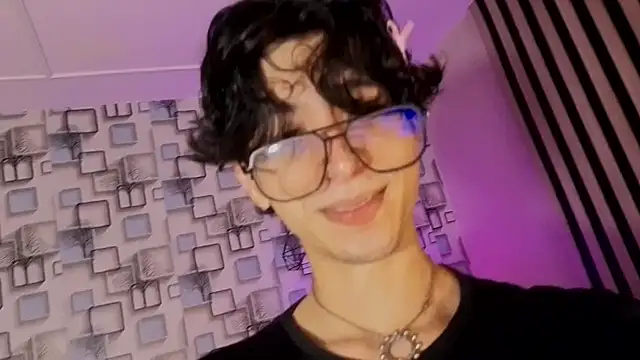 Snapshot of Twink_Sebas7 chatting on May 13, 12:13 pm Twink Sebas7 online show from May 13, 12:13 pm