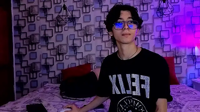 Snapshot of Twink_Sebas7 chatting on May 24, 12:21 pm Twink Sebas7 online show from May 24, 12:21 pm