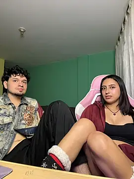 hotlatinocouple   online show from May 15, 10:50 pm