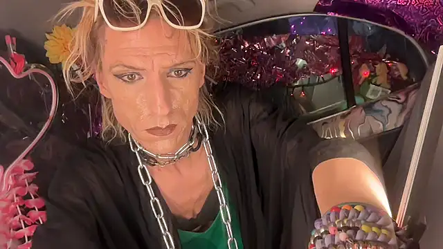 Snapshot of TgirlBrat chatting on June 19, 2:16 am TgirlBrat online show from June 19, 2:16 am