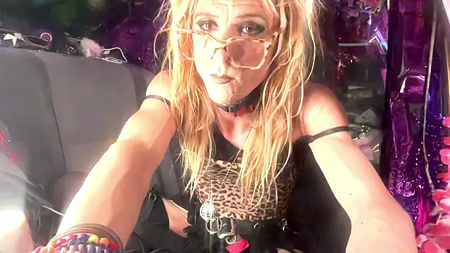 Snapshot of TgirlBrat chatting on June 20, 7:33 am TgirlBrat online show from June 20, 7:33 am