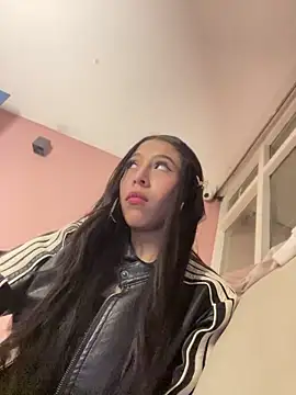 Snapshot of AlanaMartinez_Pink chatting on April 12, 8:41 am AlanaMartinez Pink online show from April 12, 8:41 am