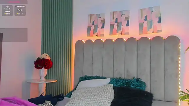 Layla amirah online show from May 3, 2:39 am