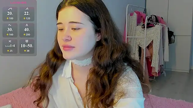ChloeBlisss online show from June 19, 4:17 am