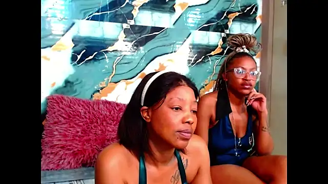 Snapshot of choclatelips_xxx chatting on June 19, 9:35 am choclatelips xxx online show from June 19, 9:35 am