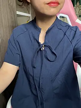 Snapshot of mayha11 chatting on April 13, 7:03 am mayha11 online show from April 13, 7:03 am