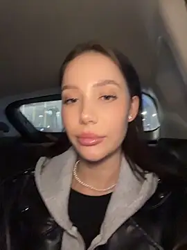 BabyFawn online show from April 10, 6:01 pm