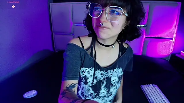 BadEmyXO online show from June 5, 4:30 am