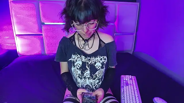 BadEmyXO online show from July 11, 4:15 am