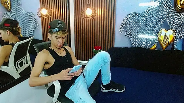 Snapshot of Skinny_cute_Alyer chatting on June 11, 2:11 am Skinny cute Alyer online show from June 11, 2:11 am