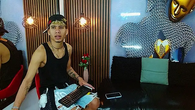 Snapshot of Skinny_cute_Alyer chatting on July 11, 2:14 am Skinny cute Alyer online show from July 11, 2:14 am