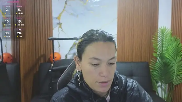Snapshot of alonddra_tay chatting on June 27, 11:37 am alonddra tay online show from June 27, 11:37 am