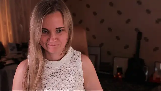 MiaSparkes online show from June 3, 2:33 pm