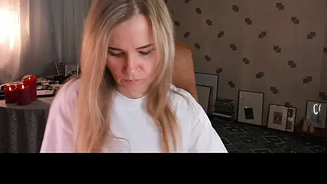 MiaSparkes online show from June 12, 6:56 am