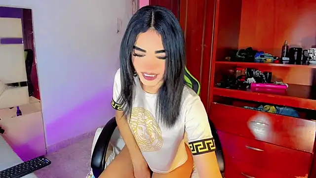Snapshot of Naomisaenz01 chatting on June 26, 5:50 pm Naomisaenz01 online show from June 26, 5:50 pm