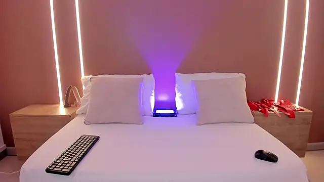 jade spinters online show from June 30, 7:48 pm