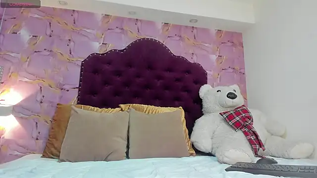 luna bloomm  online show from July 4, 6:08 am