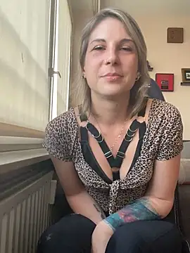 RealLadyDianna online show from April 21, 6:01 pm