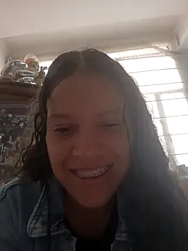 Snapshot of angelplu chatting on April 16, 6:19 pm angelplu online show from April 16, 6:19 pm