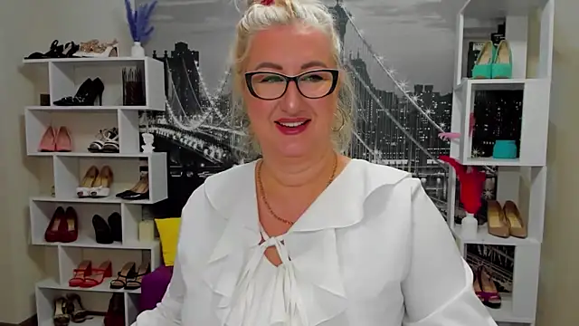 DianaFrances online show from May 4, 8:21 am