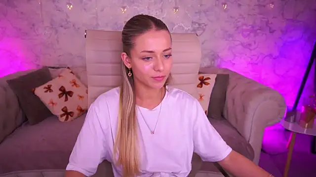 DoveLovee online show from May 11, 4:04 pm