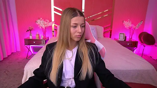 DoveLovee online show from May 13, 1:41 pm