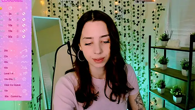 Snapshot of CharliGrace_ chatting on May 31, 8:10 am CharliGrace online show from May 31, 8:10 am