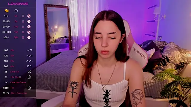 Snapshot of CharliGrace_ chatting on June 23, 9:07 am CharliGrace online show from June 23, 9:07 am