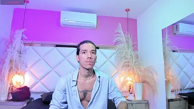 AngeloRoush online show from April 16, 11:33 am