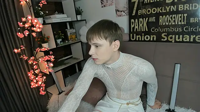 TwinkWhite online show from June 1, 8:54 pm