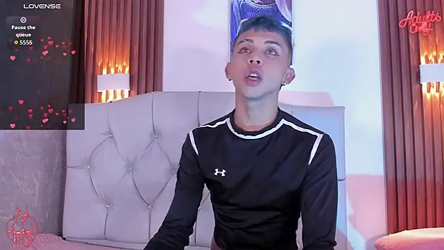 Snapshot of Apolo_Prince1 chatting on April 13, 7:52 pm Apolo Prince1 online show from April 13, 7:52 pm