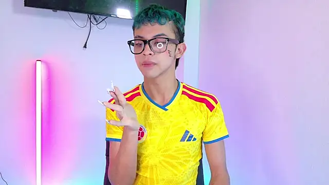 Snapshot of Apolo_Prince1 chatting on June 17, 10:00 pm Apolo Prince1 online show from June 17, 10:00 pm