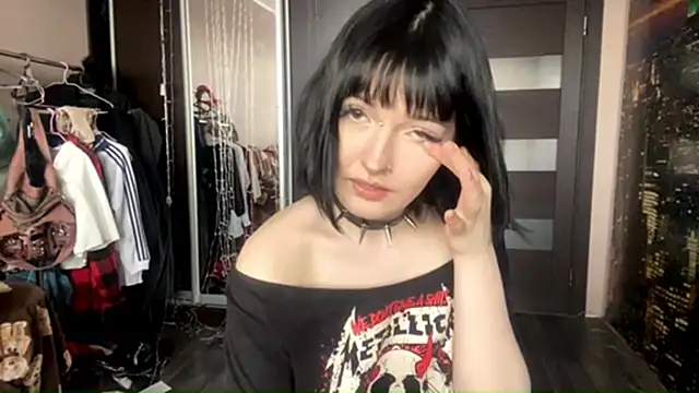virusDoll online show from May 6, 11:48 am