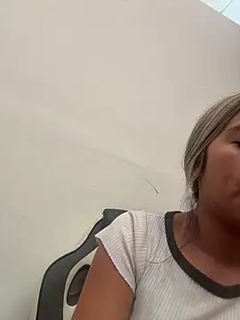 Kimmiebellarie online show from April 22, 1:56 pm