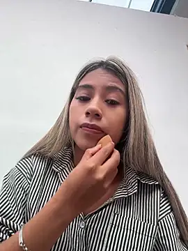 Kimmiebellarie online show from April 24, 1:02 pm