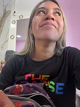 Kimmiebellarie online show from April 25, 2:03 pm