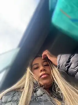 Kimmiebellarie online show from April 27, 1:42 pm
