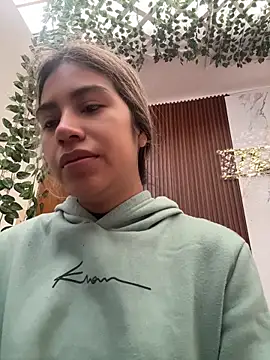 Kimmiebellarie online show from May 14, 12:12 pm
