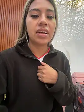 Kimmiebellarie online show from July 7, 12:20 pm
