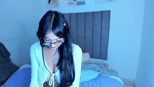Snapshot of britanny_jones1 chatting on April 16, 9:50 pm britanny jones1 online show from April 16, 9:50 pm