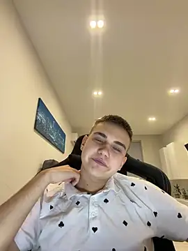 WARDEN w online show from April 18, 7:07 pm