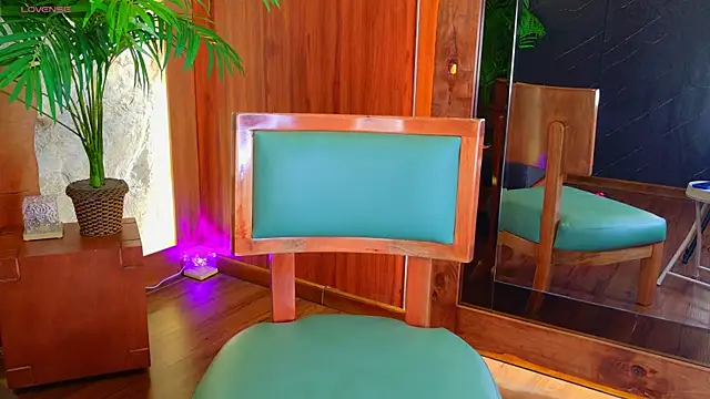 Snapshot of Miaa_cooper chatting on April 13, 4:01 pm Miaa cooper online show from April 13, 4:01 pm